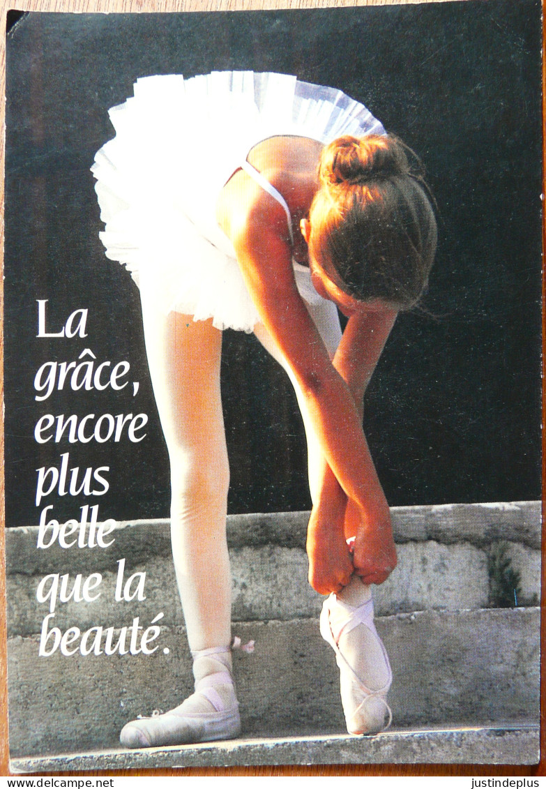 JEUNE DANSEUSE EN TUTU LA GRACE ENCORE PLUS BELLE QUE LA BEAUTE - Pin-Ups