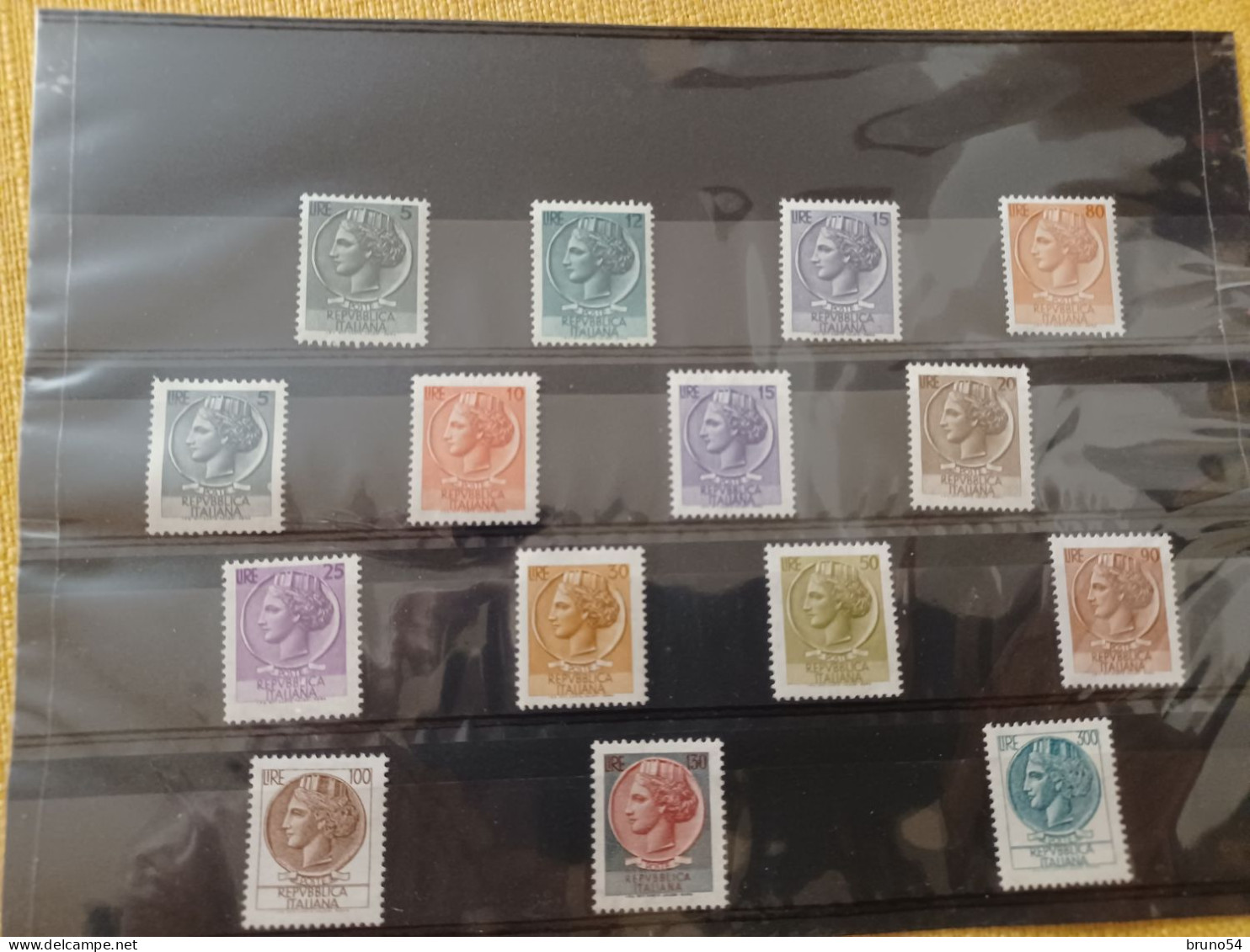 collezione di circa 750 francobolli italiani