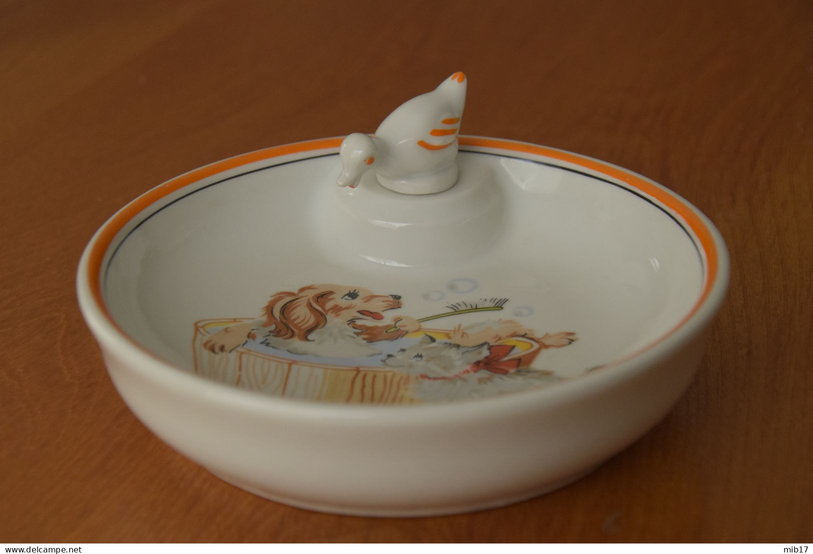 Assiette à Bouillie Pour Bébé En Porcelaine De Chauvigny- F D  - Chiens - Other & Unclassified