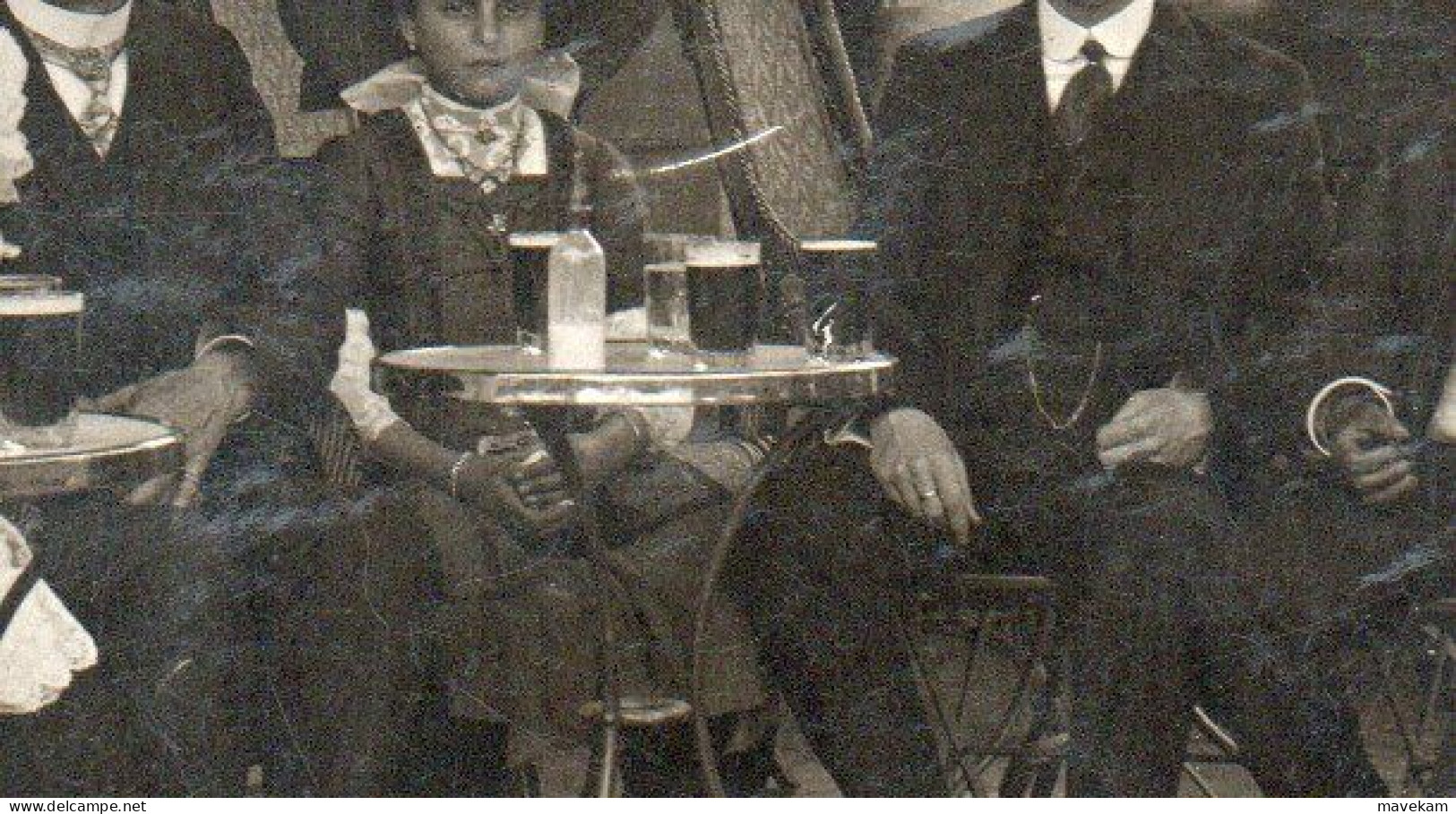 Cpa  Photo Belgique  " Groupe De Personnes à La Terrasse D'un Café - Publicité Bière Blanche De LOUVAIN " - Cafés