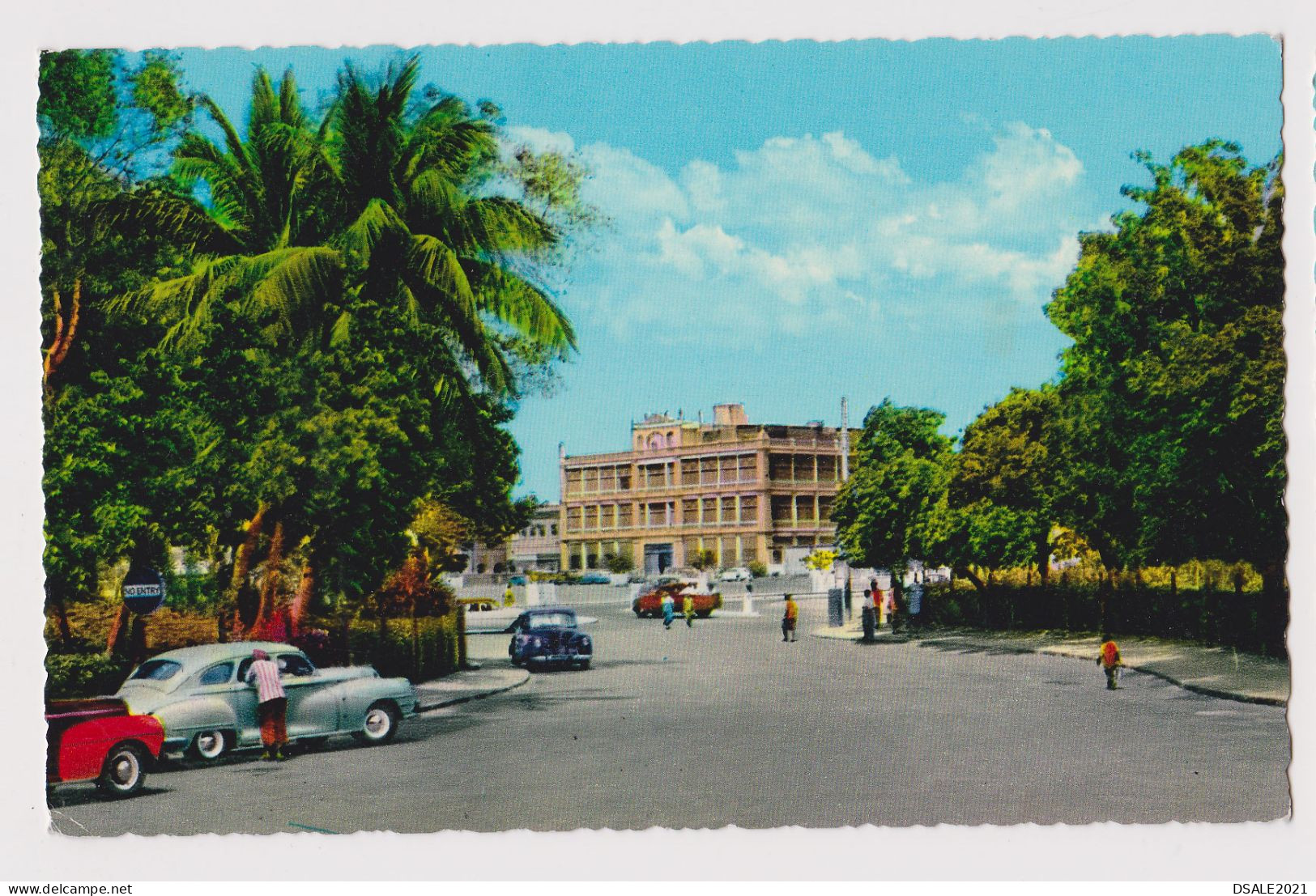 P.D.R.Y. Yemen ADEN The Crescent Hotel, Steamer Point, Old Car, View Vintage Photo Postcard RPPc (67213) - Jemen