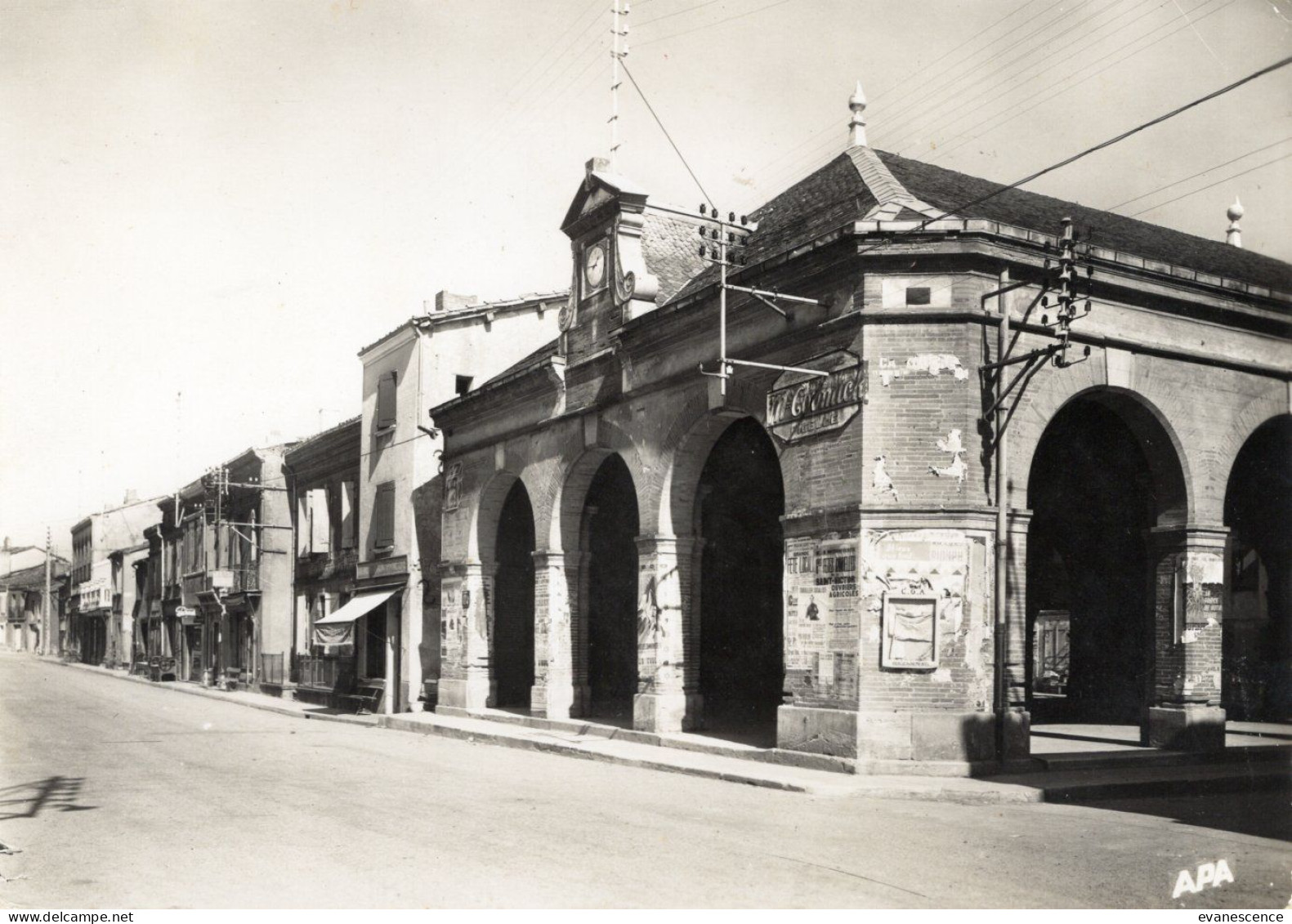 09 : Lézat : Rue Principale Et La Halle    ///   Ref.  Mars 24. /// BO. SM N° 26 - Lezat Sur Leze