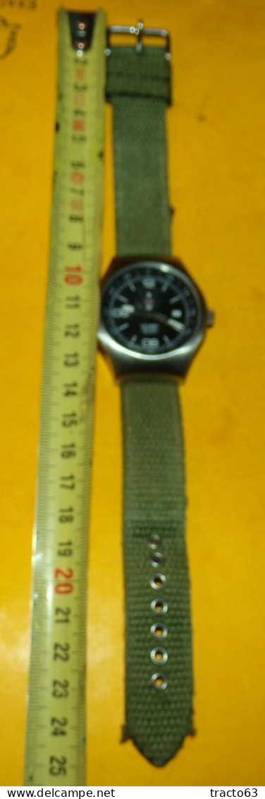 ARMEE AMERICAINE U.S : MONTRE US ARMY , WATER RESISTANT 50 METRES , AU DOS "THIS WE'LL DEFEND , SWISS MOVEMENT , ALL STA - Equipement