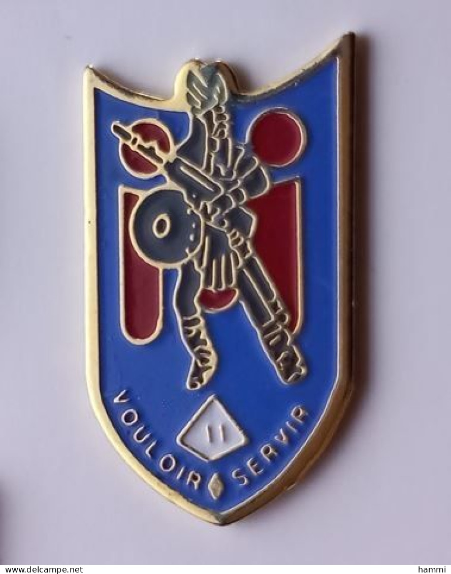 P119 Pin's Armée Militaire Régiment Vouloir Servir Achat Immédiat - Militaria