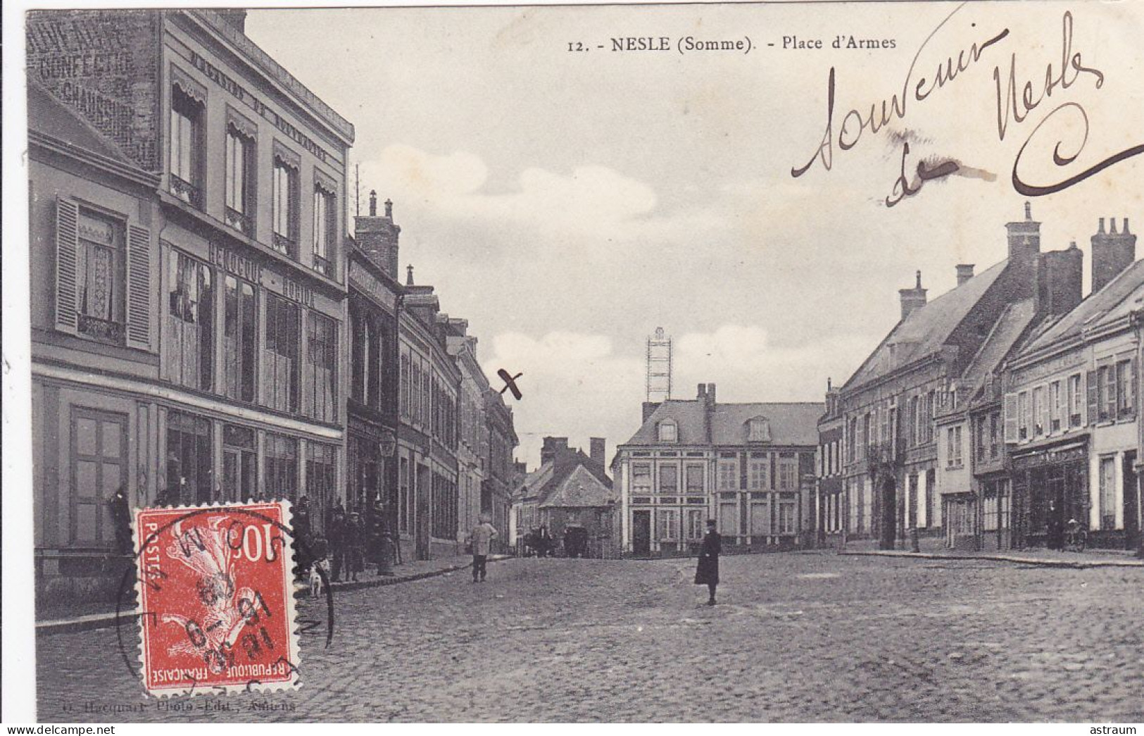 Cpa -80- Nesle -personnages- Place D'armes-edi Hacquart N°12 - Nesle