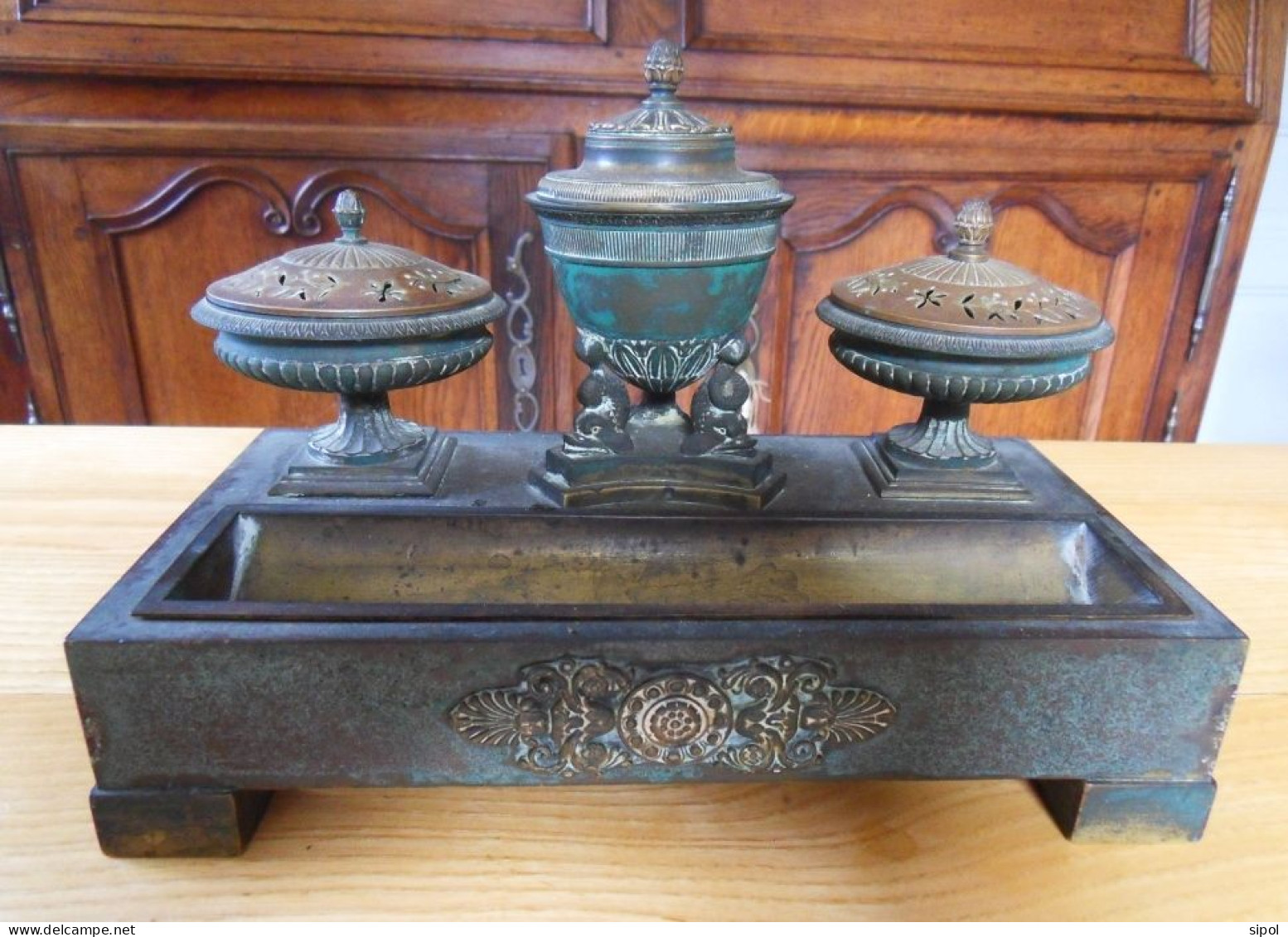 Garniture De Bureau  ( Encrier , Porte Plume,  "vide Poche"   Empire Bronze Patine Verte  Et Laiton - Inkwells