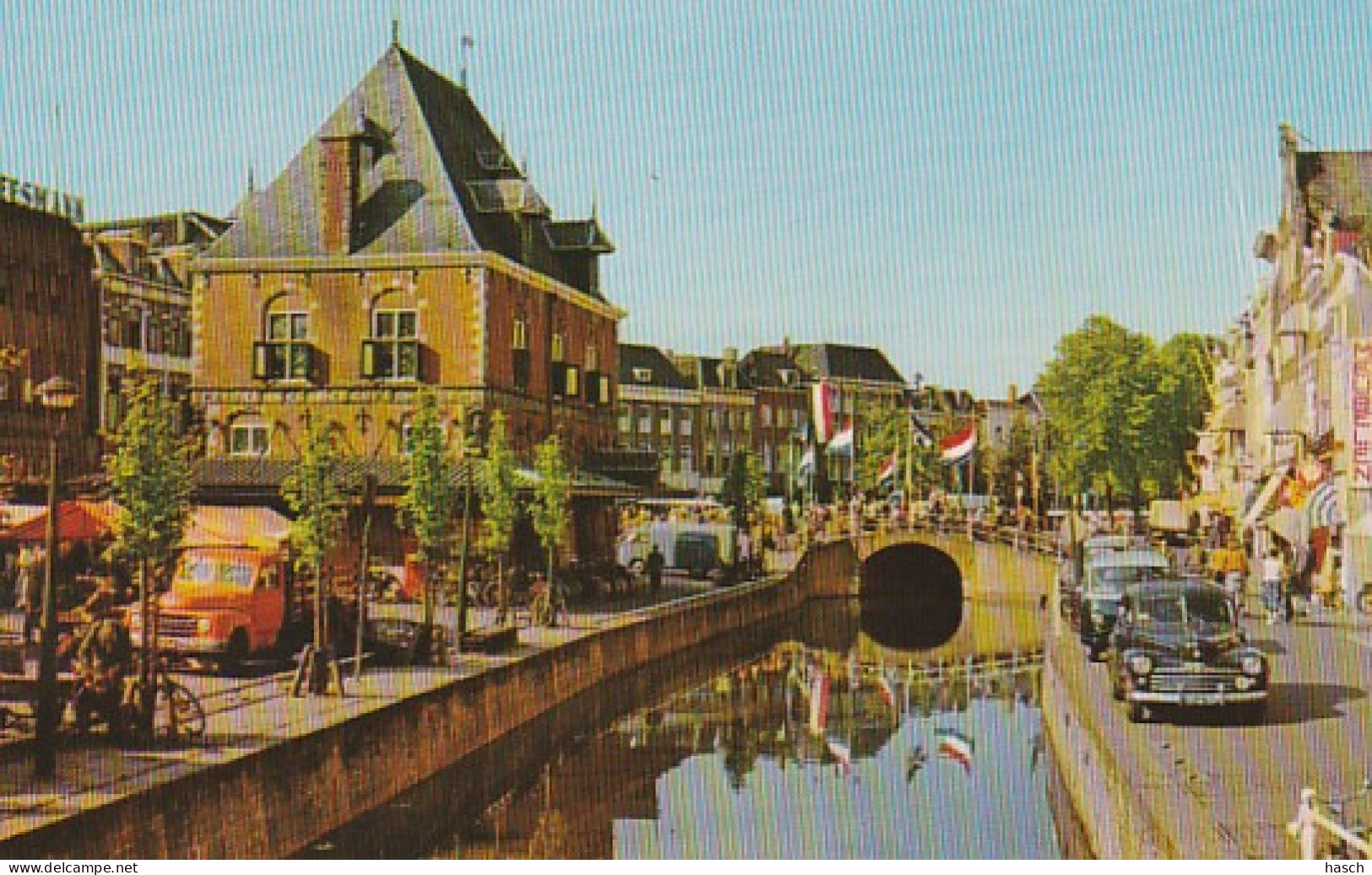 486210Leeuwarden, Waaggebouw. Zie Auto’s.  - Leeuwarden