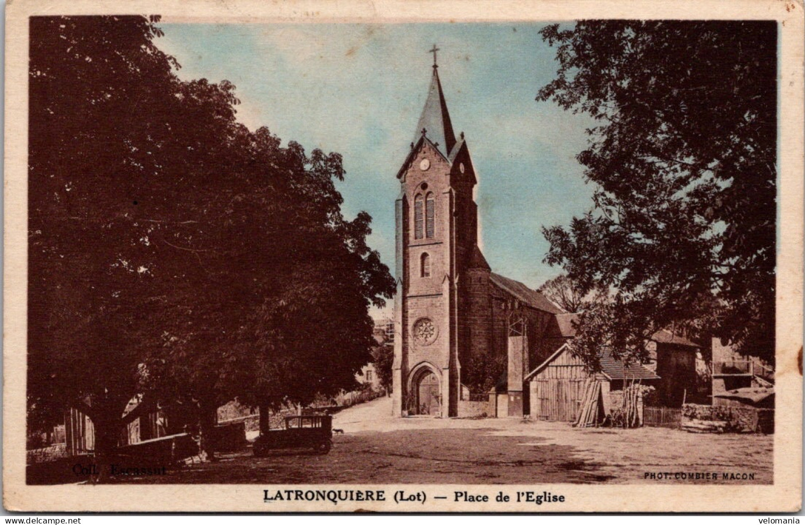 19657 Cpa 46 Latronquière - Place De L'Eglise - Latronquiere