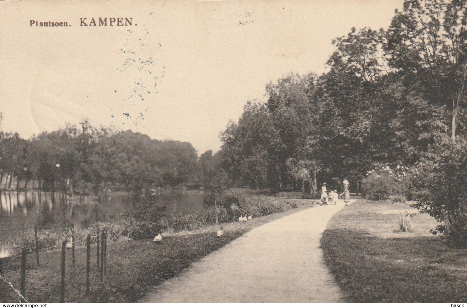 4893183Kampen, Plantsoen. (Langebalk Stempel 1915) (Linksonder Een Kleine Vouw)  - Kampen