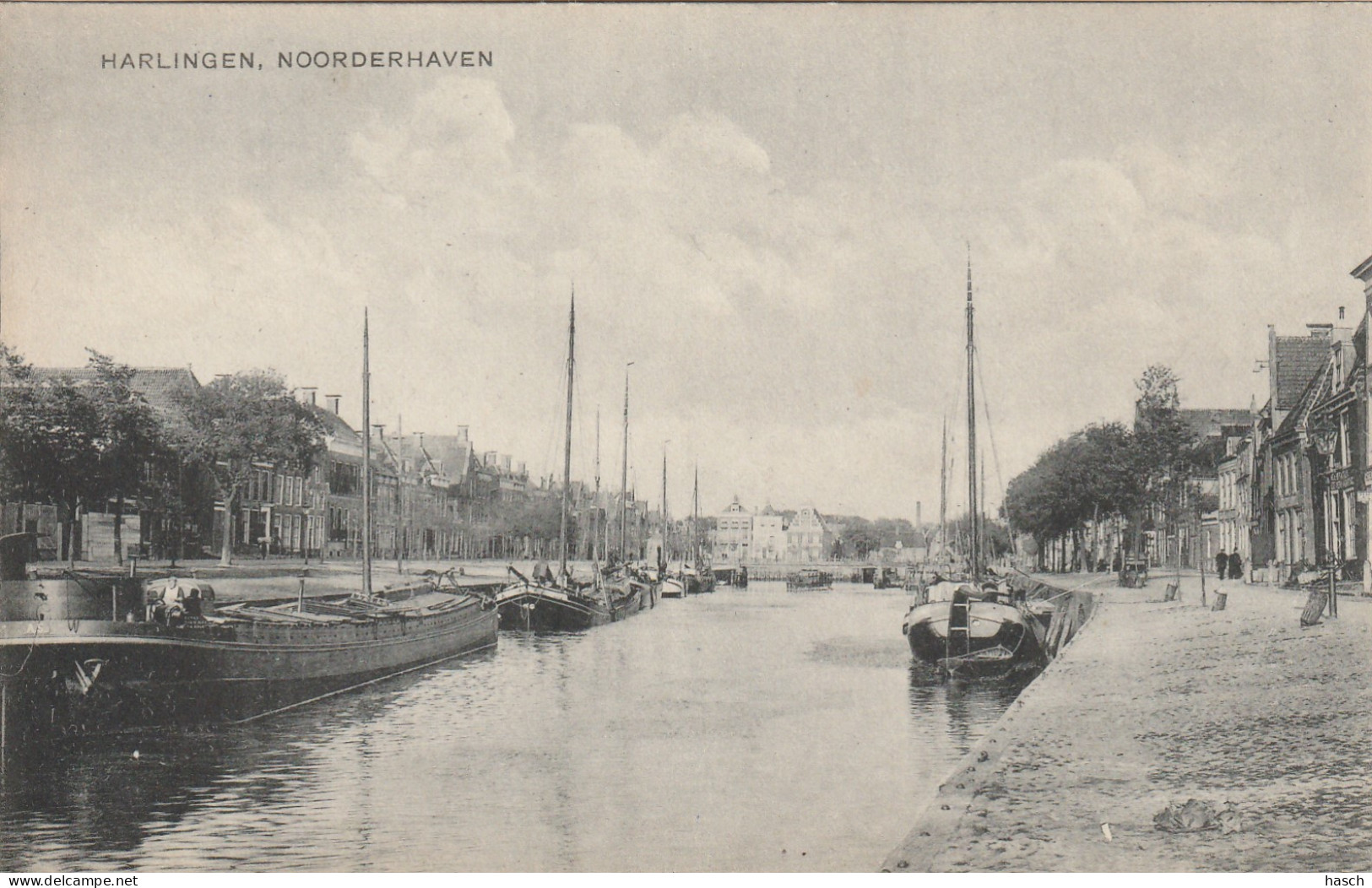 4893294Harlingen, Noorderhaven. (Rechtsonder Een Vouw)  - Harlingen