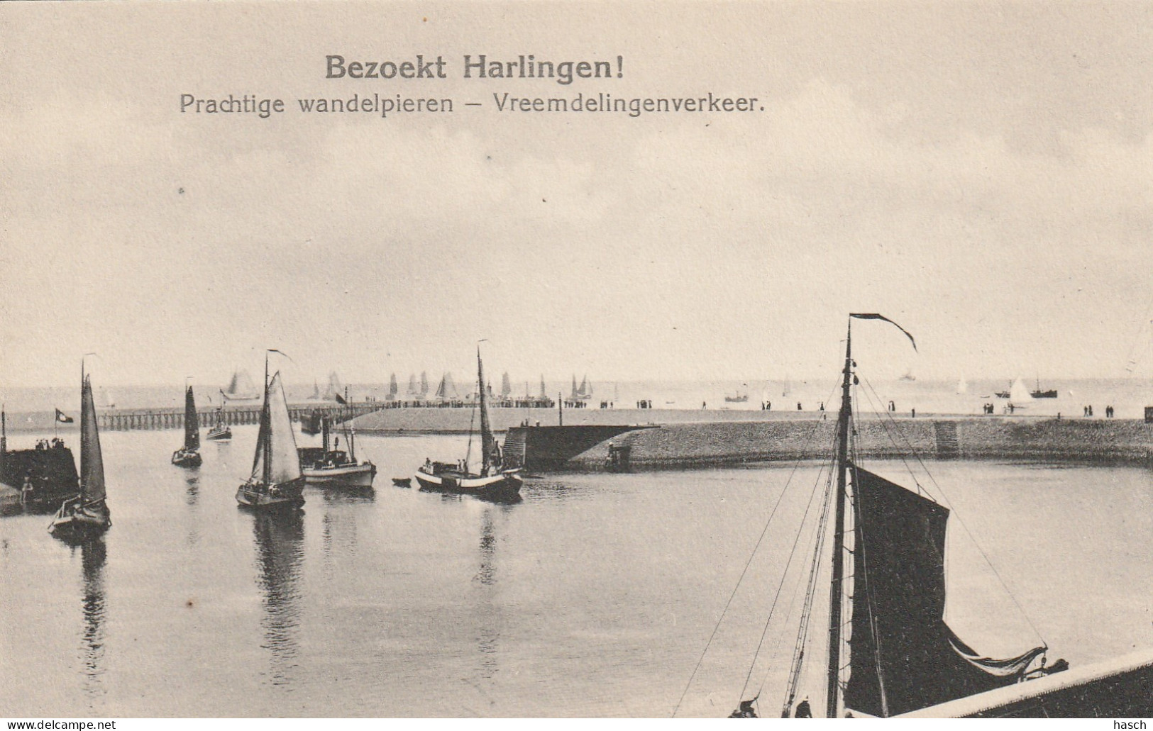 4893438Harlingen, Prachtige Wandelpieren. (Kanten Zijn Afgeknipt)  - Harlingen