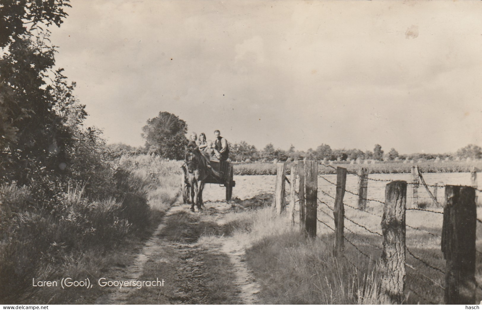 4893548Laren, Gooyersgracht. (FOTOKAART) (Poststempel 1943) (Vlekken)  - Laren (NH)