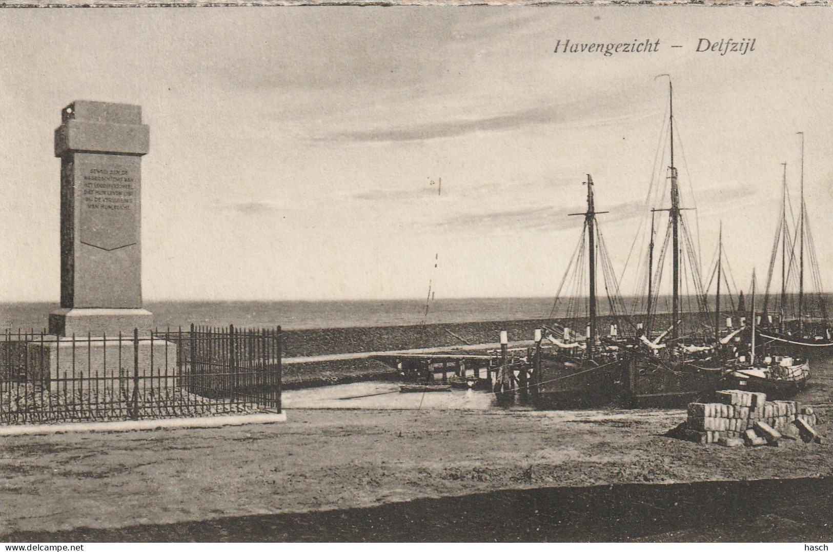 4893612Delfzijl, Havengezicht. (Zie Bovenrand)  - Delfzijl