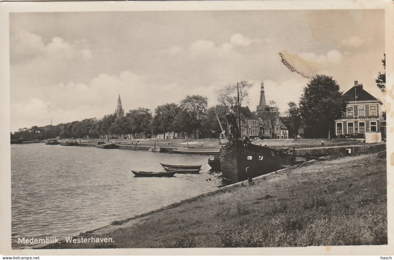 4892101Medemblik, Westerhaven. 1938. (FOTOKAART) (Kleine Vouwen In De Hoeken)  - Medemblik