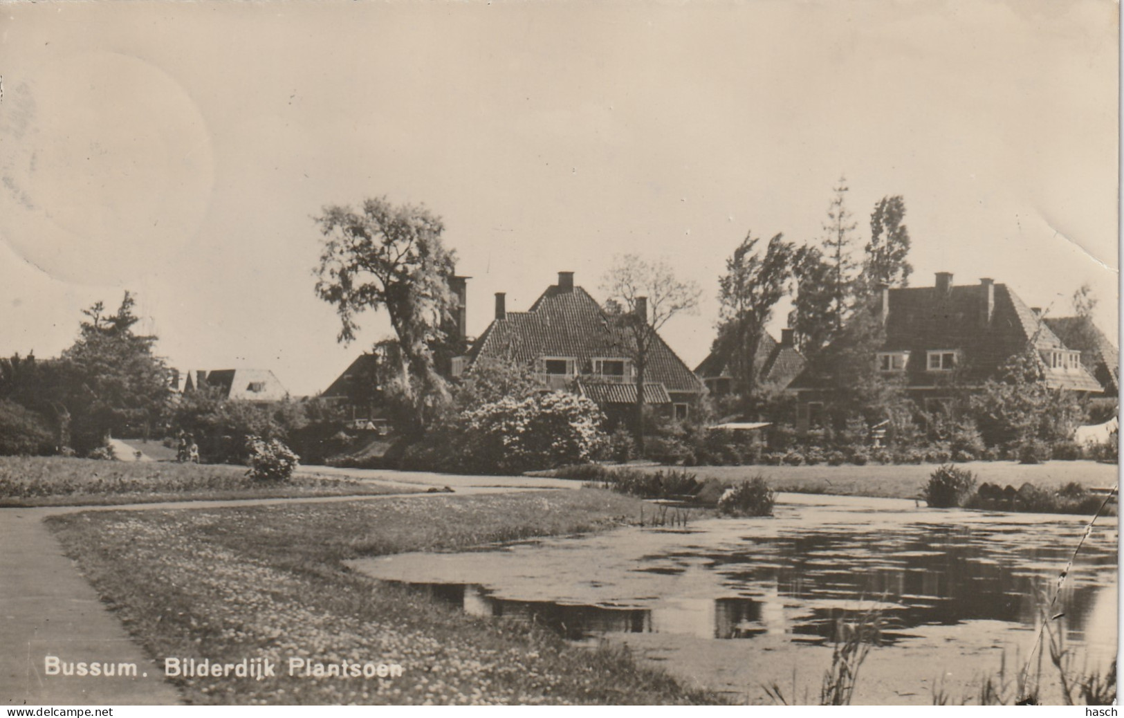 4892204Bussum, Bilderdijk Plantsoen. (FOTOKAART) (Doordruk Stempel, Rechterkant Een Vouwtje Zie Achterkant)  - Bussum