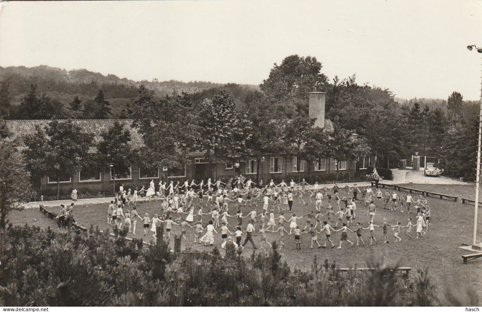 4892276Huizen, Flevo Oord. Spelende Kinderen. (FOTOKAART) (Kleine Vouwen In De Hoeken)  - Sonstige & Ohne Zuordnung