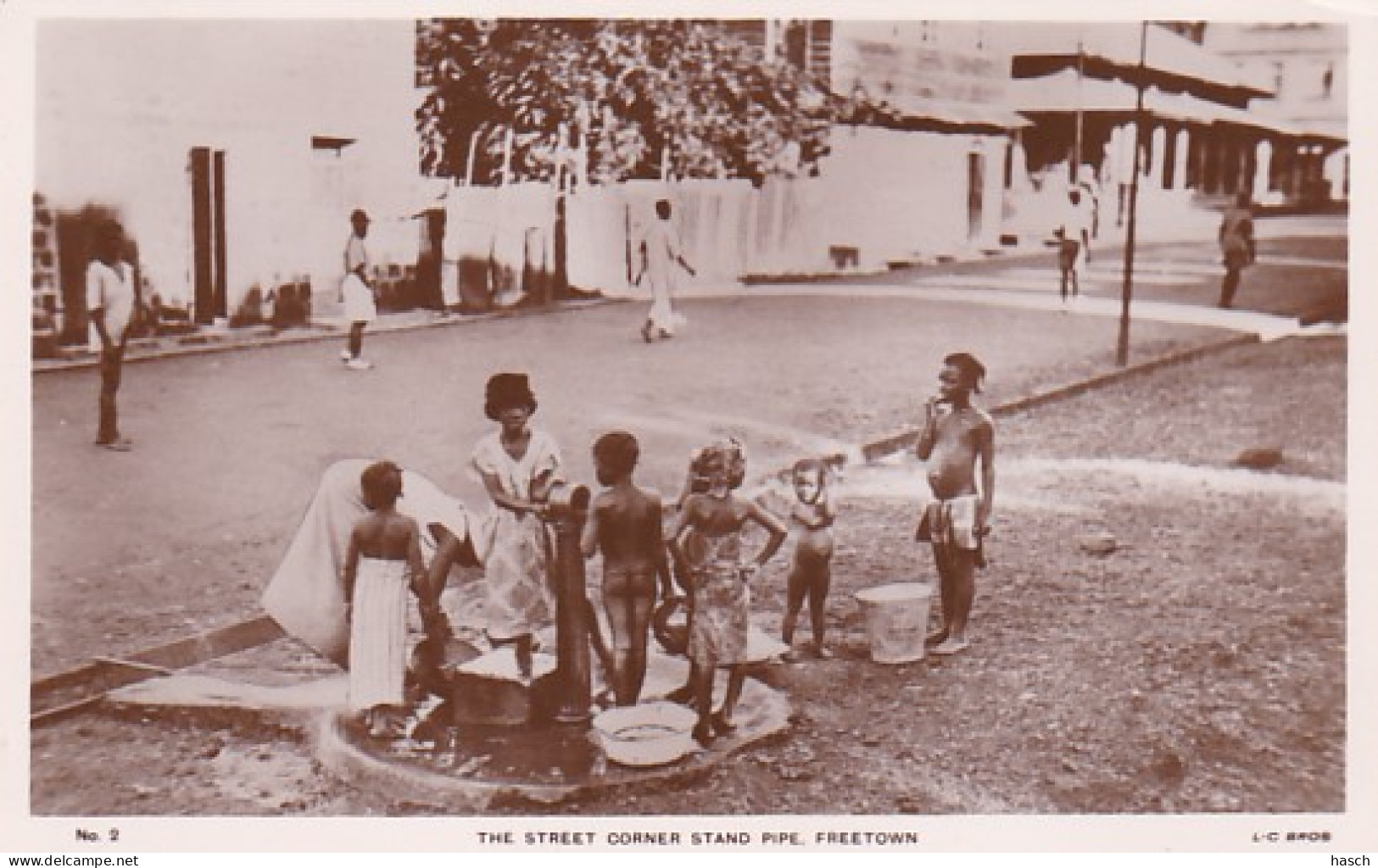 4825230Freetown, The Street Corner Stand Pipe. (very Small Folds In The Corners) - Sierra Leona