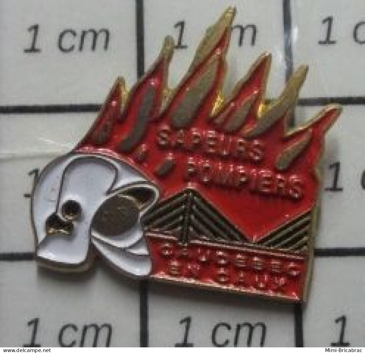 713i Pin's Pins / Beau Et Rare / POMPIERS / SAPEURS POMPIERS CASQUE INCENDIE CAUDEBEC EN CAUX - Firemen