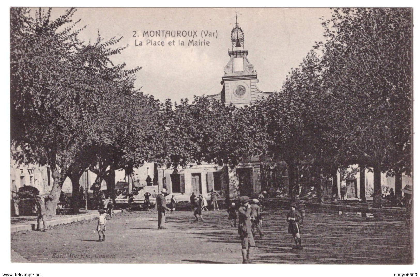 MONTAUROUX - La Place Et La Mairie (carte Animée) - Montauroux