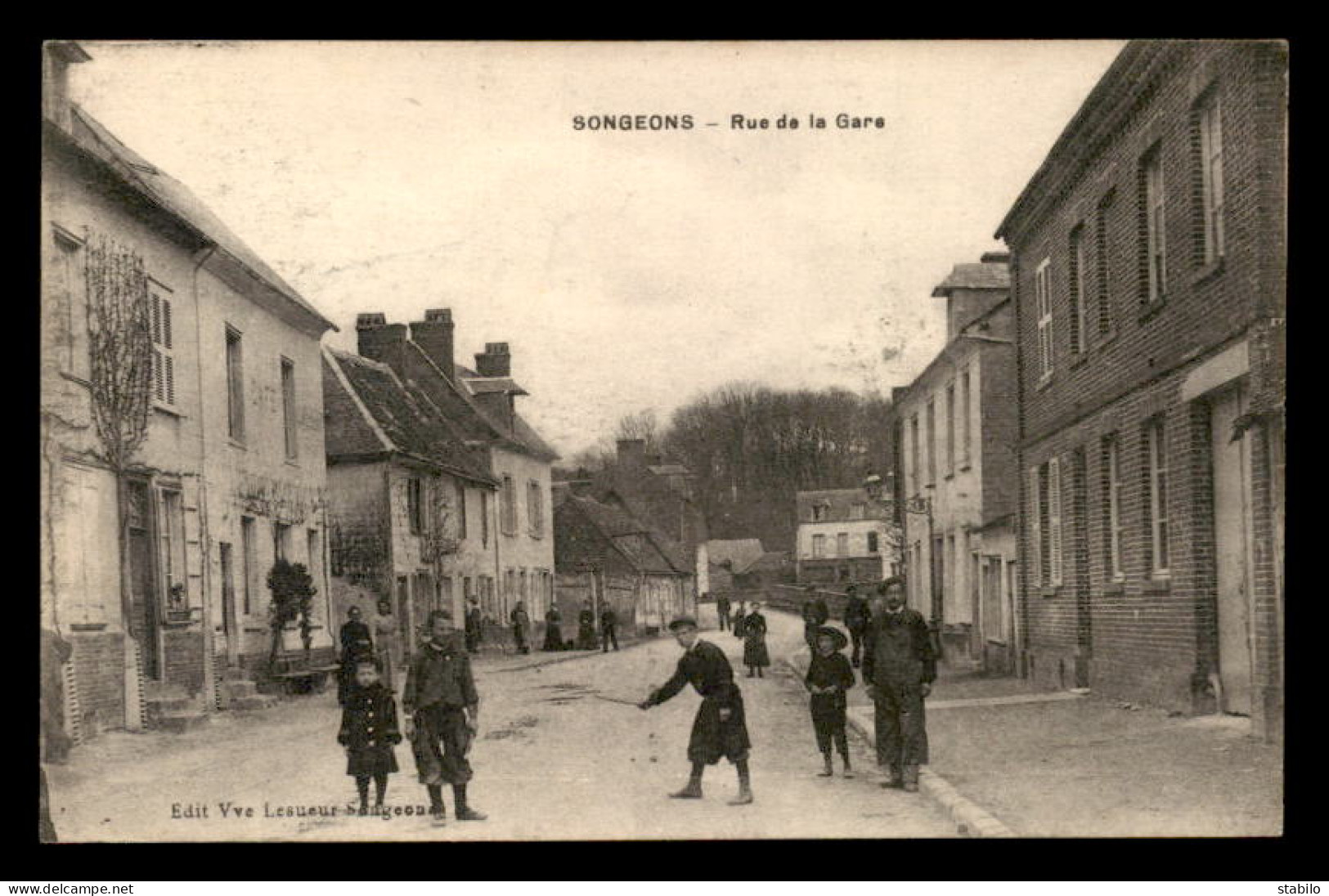 60 - SONGEONS - RUE DE LA GARE - Songeons