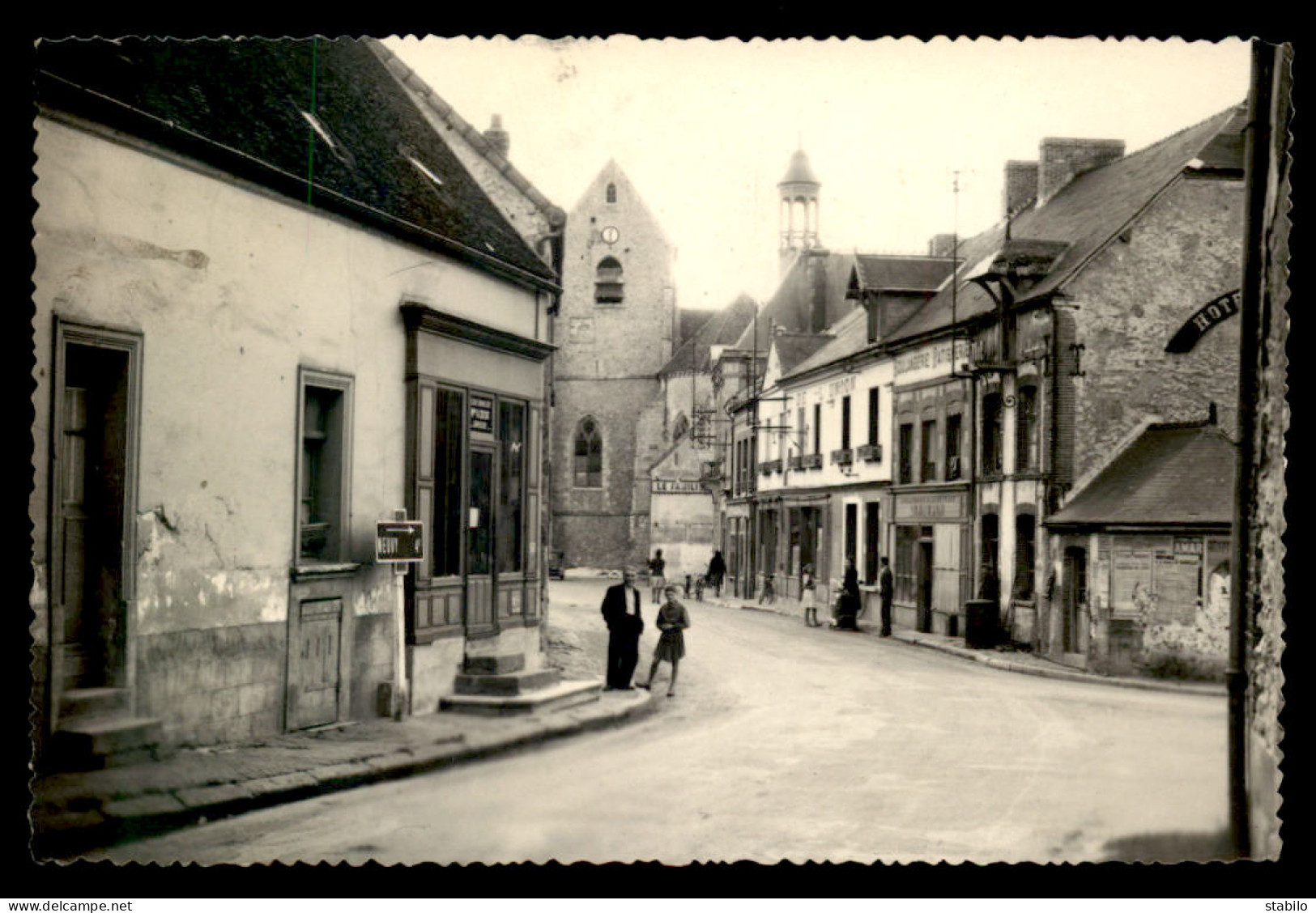 51 - ESTERNAY - LE CENTRE - BOULANGERIE RENAUDIN - CAFE DE L'UNION - Esternay