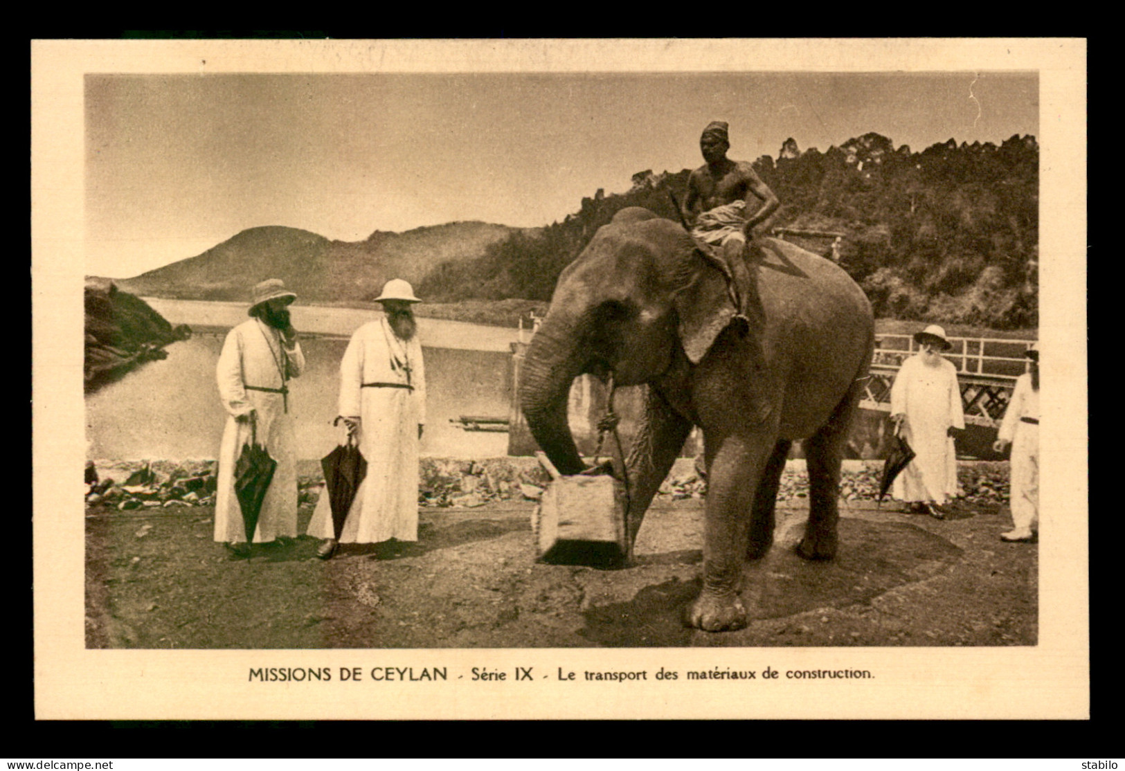 MISSIONS - CEYLAN - MISSIONS OBLATS DE MARIE-IMMACULEE - LE TRANSPORT DES MATERIAUX PAR LES ELEPHANTS - Missioni
