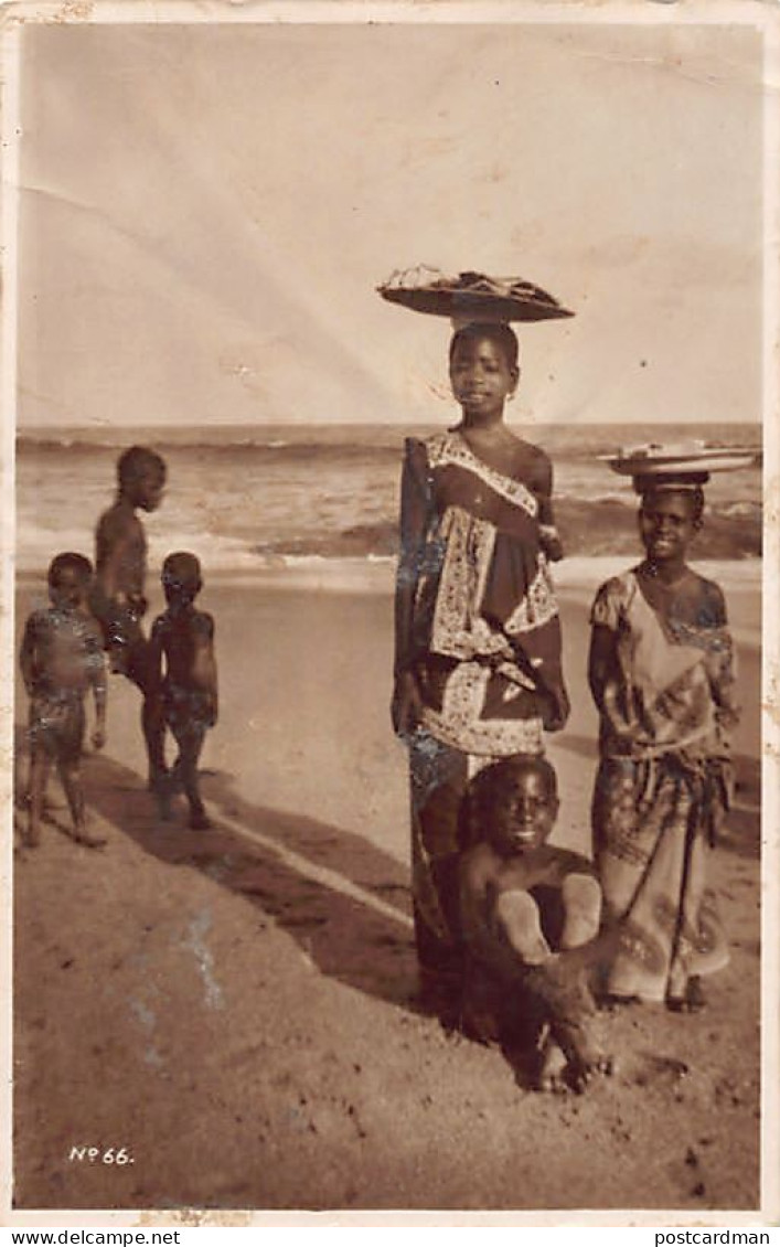Ghana - Children On The Beach (Cape Coast) - SEE SCANS FOR CONDITION - Publ. Methodist Book Depots 66 - Ghana - Gold Coast