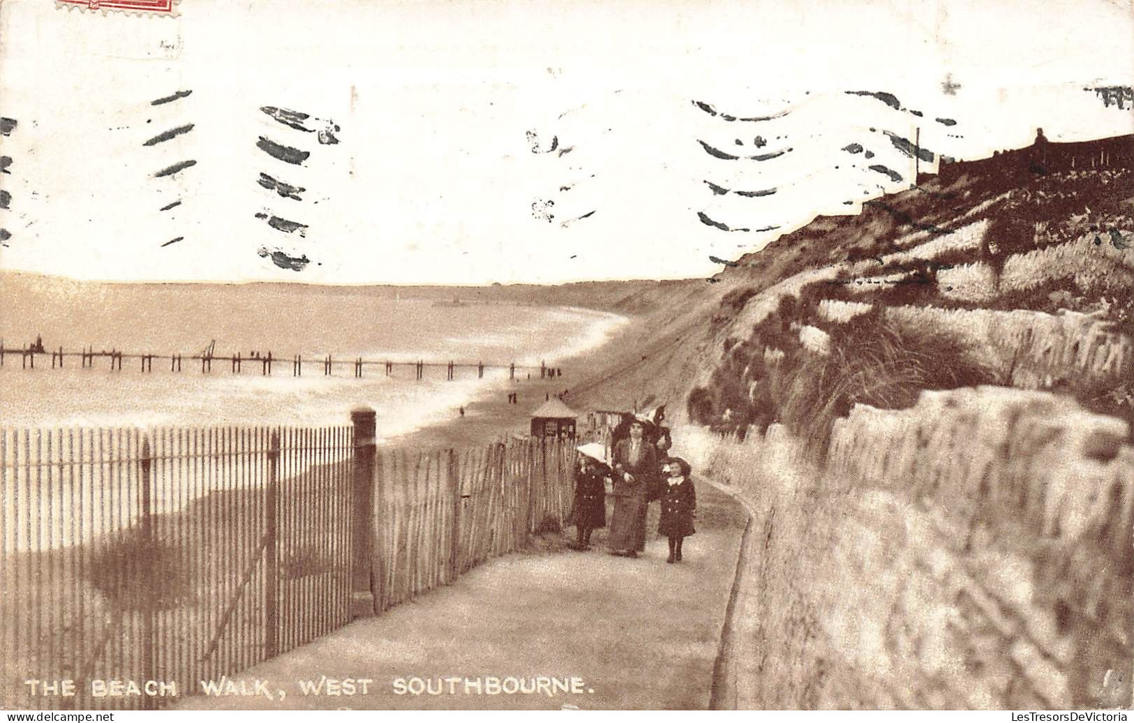 ROYAUME-UNI - The Beach Walk - West Southbourne - Vue Sur La Plage - Des Gens Qui Se Promènent - Carte Postale Ancienne - Bournemouth (vanaf 1972)