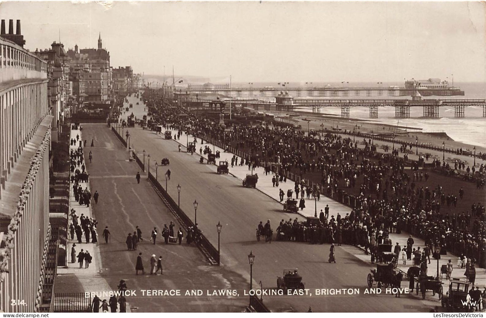 ROYAUME-UNI - Brunswick Terrace And Lawns - Looking East - Brighton And Hove - Animé -  Carte Postale Ancienne - Brighton