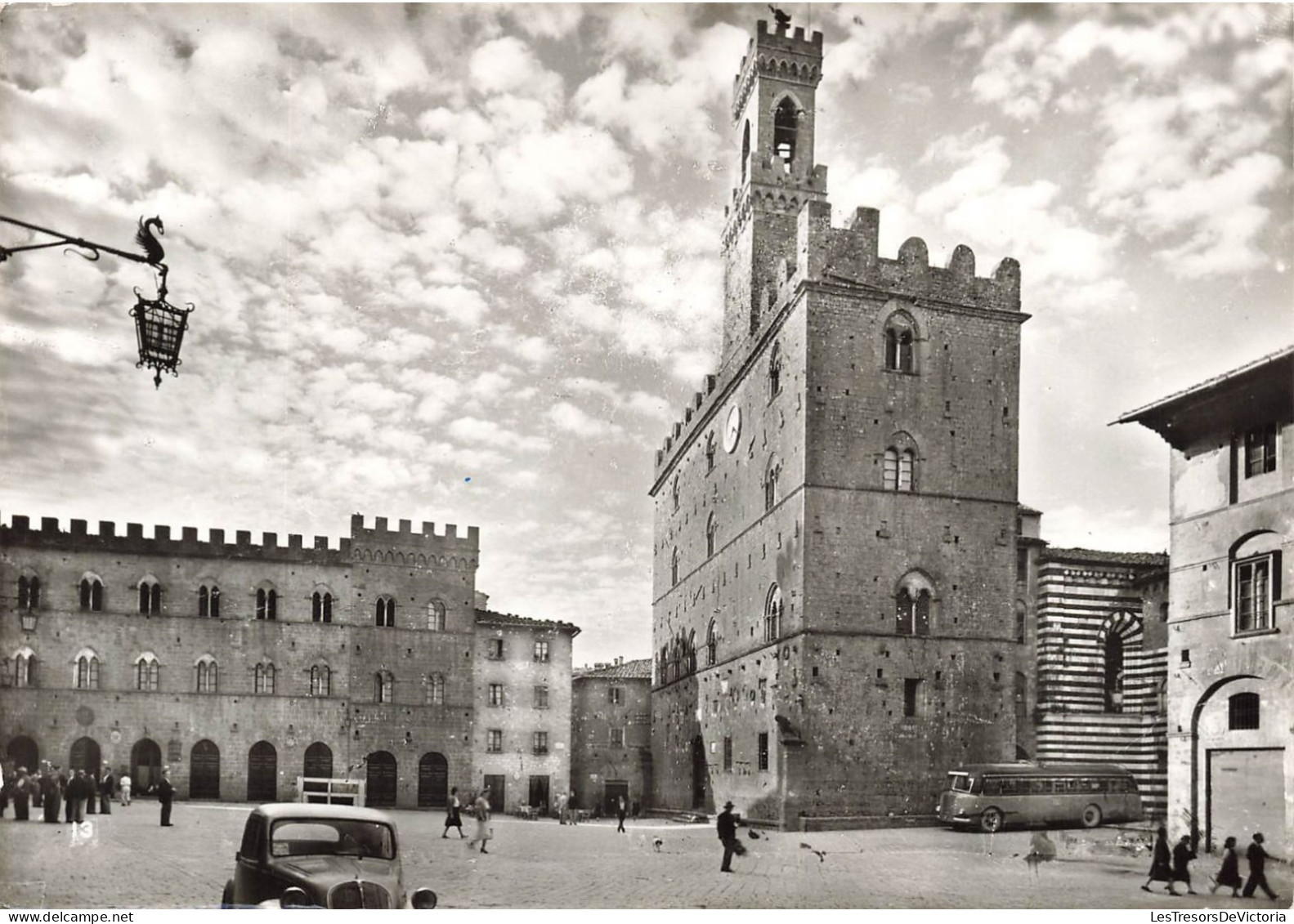 ITALIE - Volterra - Piazza E Palazzo Dei Priori - Carte Postale - Pisa