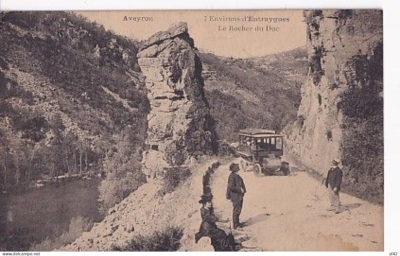 ENVIRONS D ENTRAYGUES                     LE ROCHER DU DUC                 AUTOBUS - Firmi