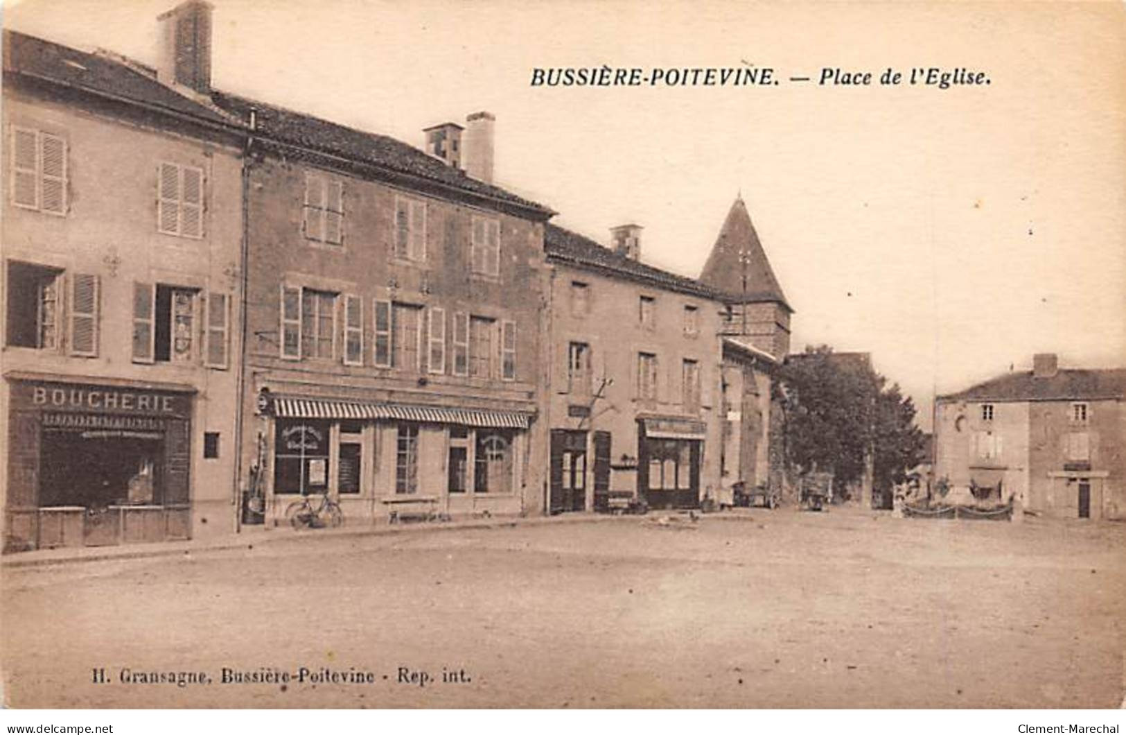 BUSSIERE POITEVINE - Place De L'Eglise - Très Bon état - Bussiere Poitevine