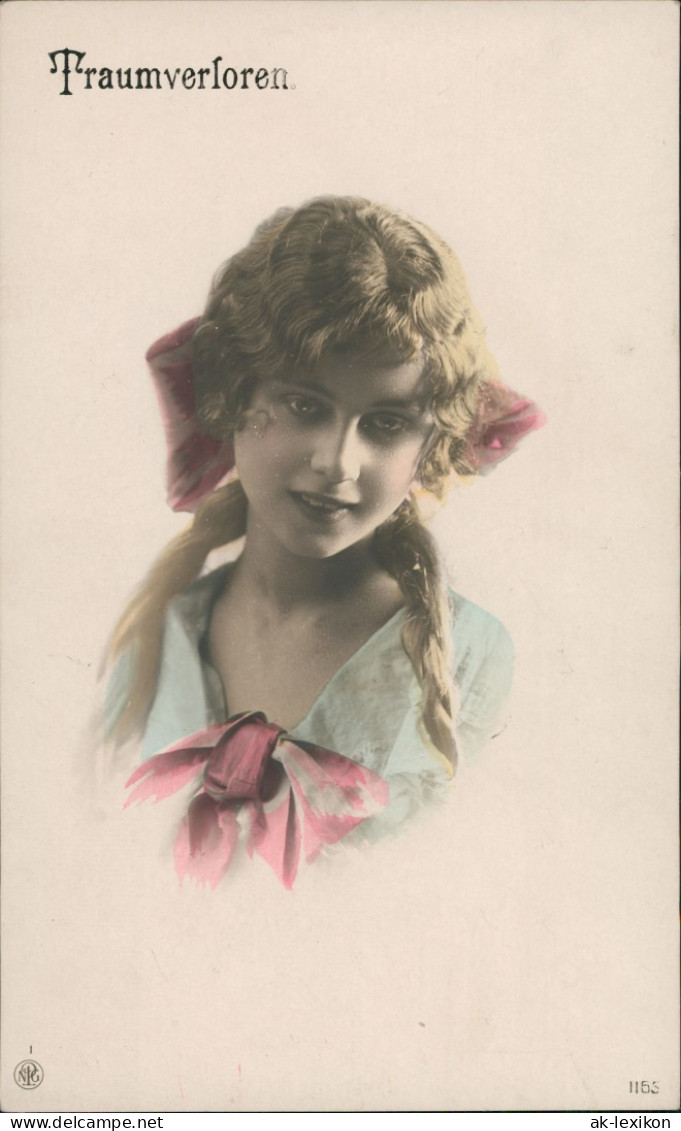 Foto  Traumverloren - Junge Hübsche Frau 1911 Privatfoto - Personaggi