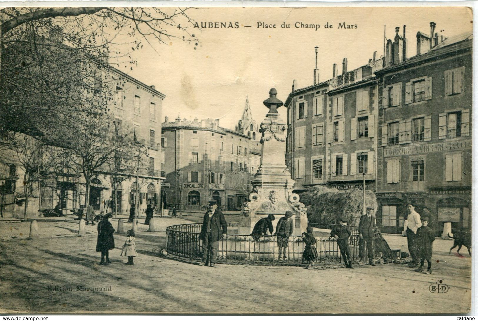 - 07 -  ARDECHE  -  AUBENAS - Place Du Champ De Mars - Serrières