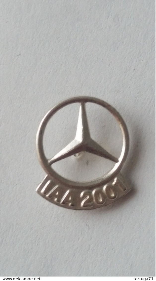Mercedes Benz Anstecknadel IAA 2001 - Mercedes