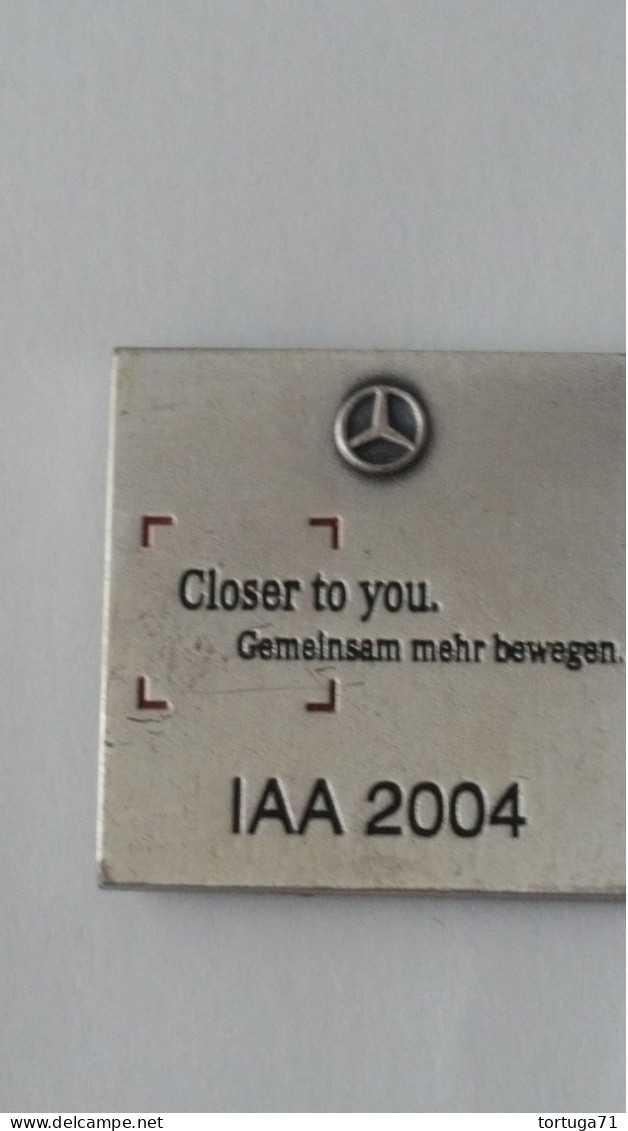 Mercedes Benz Ansteckknopf Pin IAA 2004 - Mercedes