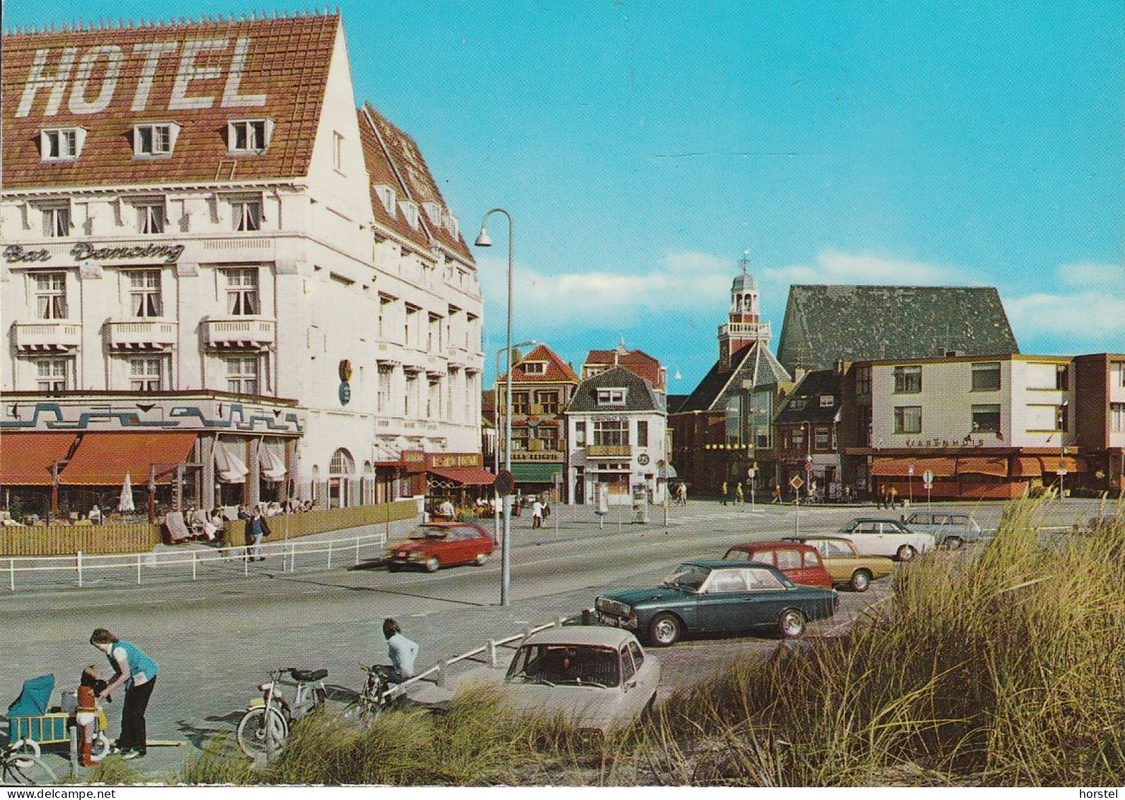 Netherland - Noordwijk Aan  Zee - Street - Palaceplein - Hotel -  Mofa - Cars - Ford Taunus - Renault R4 - Noordwijk (aan Zee)