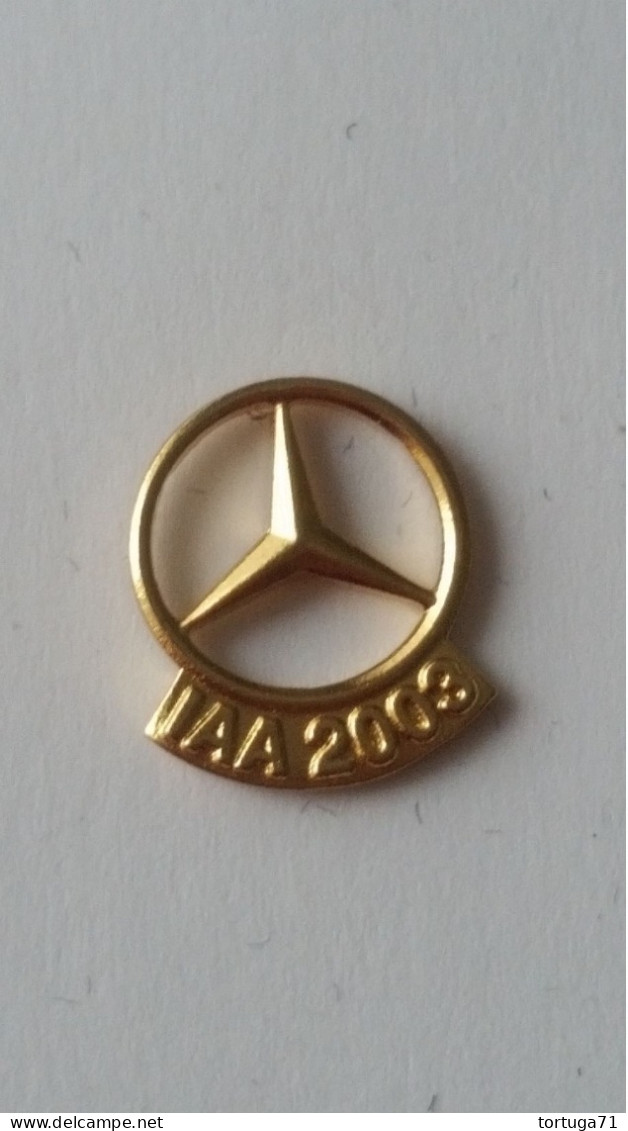 Mercedes Benz Ansteckknopf Pin IAA 2003 Goldfarben - Mercedes