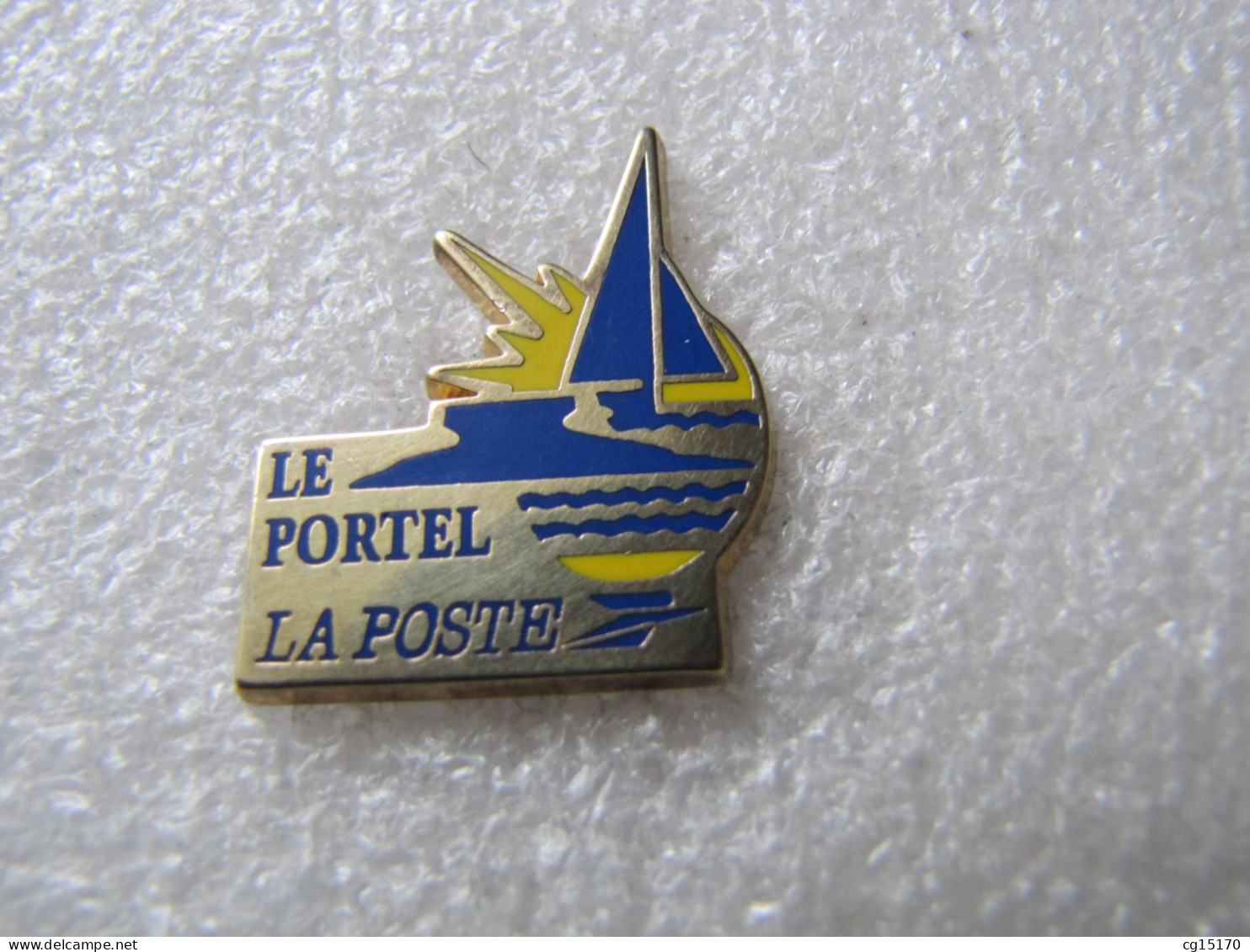 PIN'S  LA POSTE  LE PORTEL  BATEAU  Zamak - Post