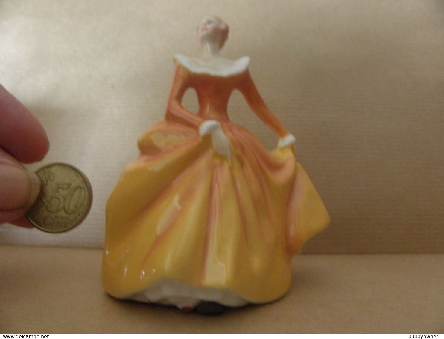 Royal Doulton Figurine En Porcelaine HN3220 Fragrence Conçu Par Peggy Davies 1965 - Doulton