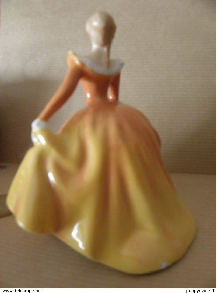 Royal Doulton Figurine En Porcelaine HN3220 Fragrence Conçu Par Peggy Davies 1965 - Doulton