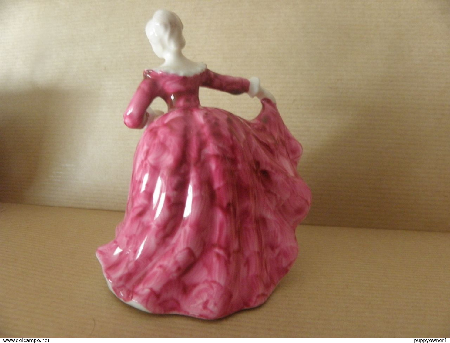 Royal Doulton Figurine En Porcelaine HN3213 Kirsty Conçu Par Peggy Davies 1970 - Doulton