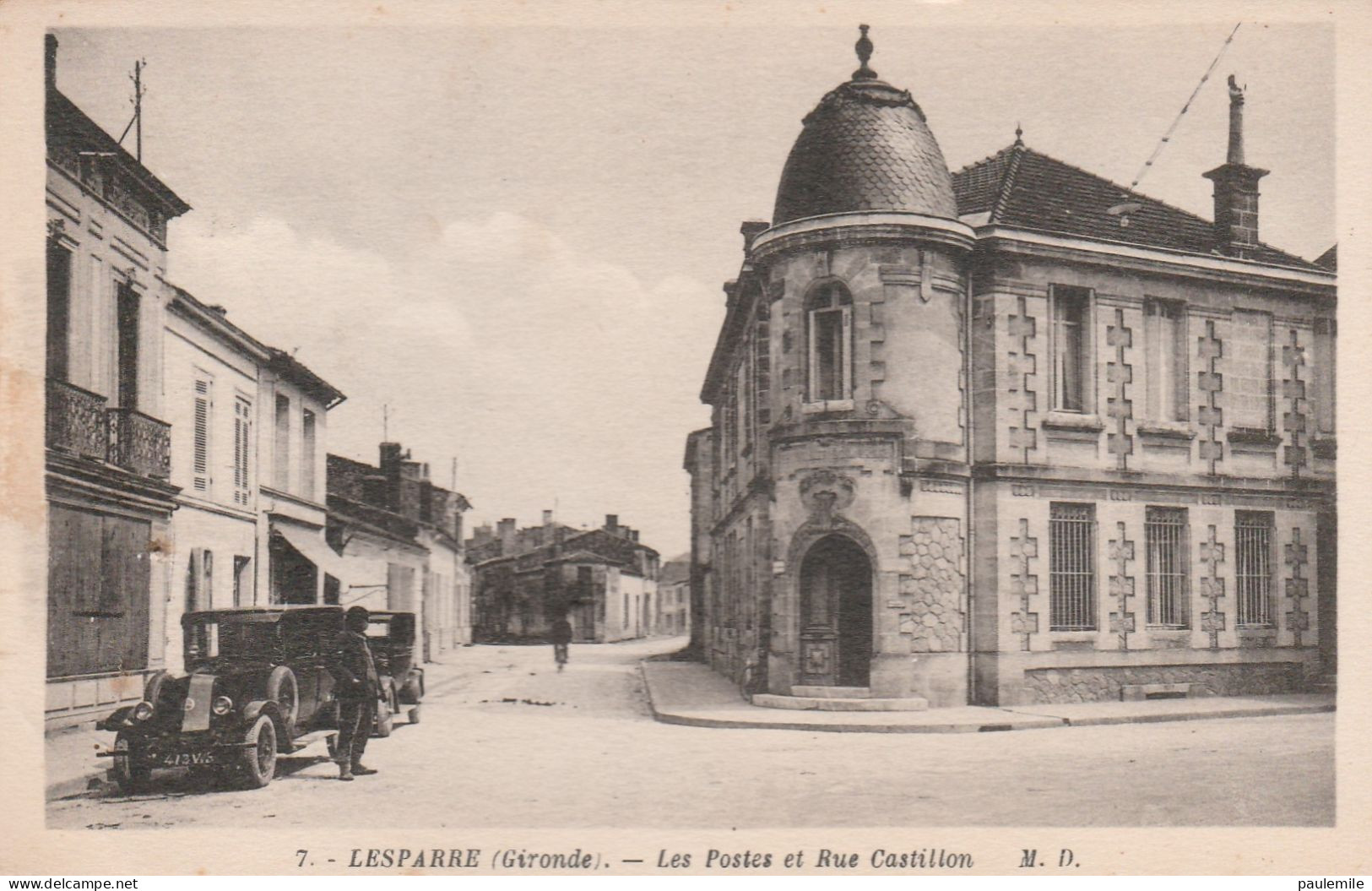 CPA TRES ANCIENNE  LESPARRE  GIRONDE  LES POSTES ET RUE CASTILLON  ANCIENS VEHICULE - Postal Services