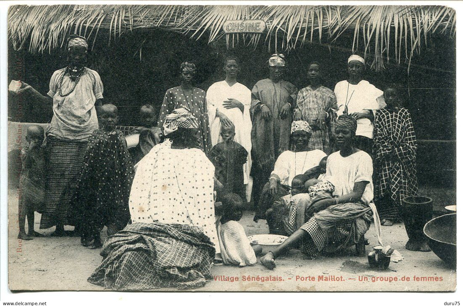 CPA SÉNÉGAL PARIS Porte Maillot * Village Sénégalais  Un Groupe De Femmes * Photo Paul Savary - Expositions