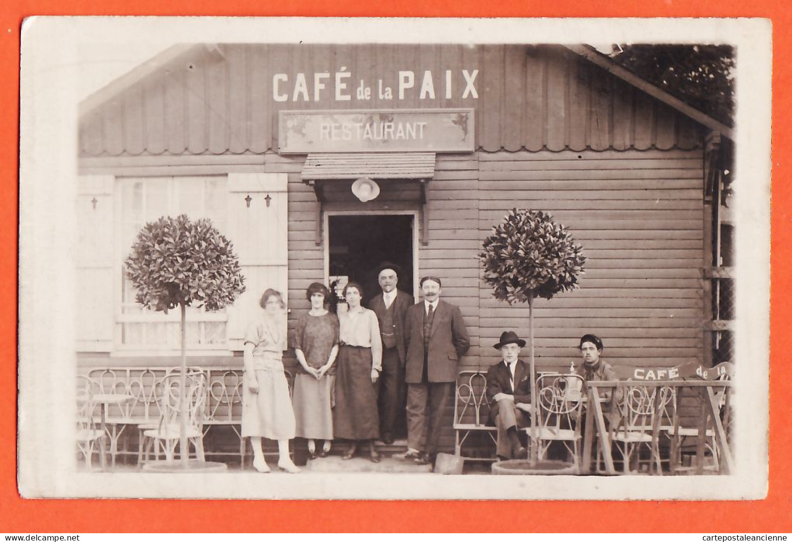 38428 / ⭐ Carte-Photo Café-Restaurant De La PAIX Façade Bois Propriétaires Clients Personnel 1920s à Localiser - Cafes