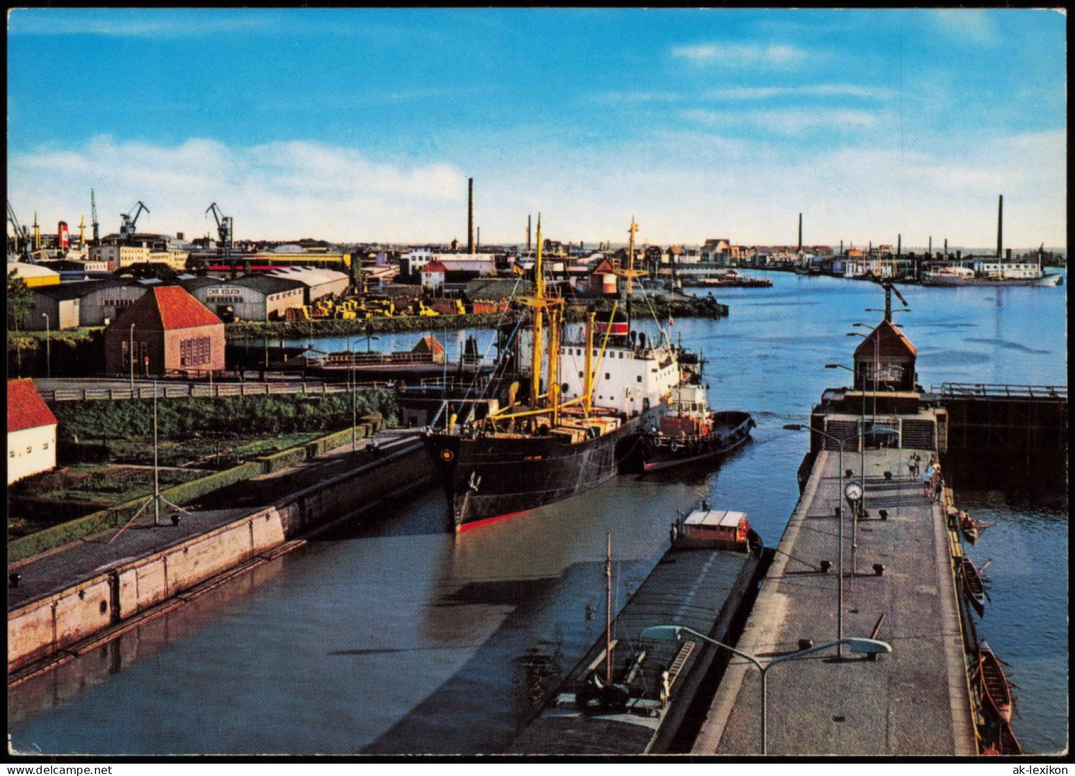Bremerhaven Blick Auf Schiffe, Doppelschleuse Und Fischereihafen 1970 - Bremerhaven
