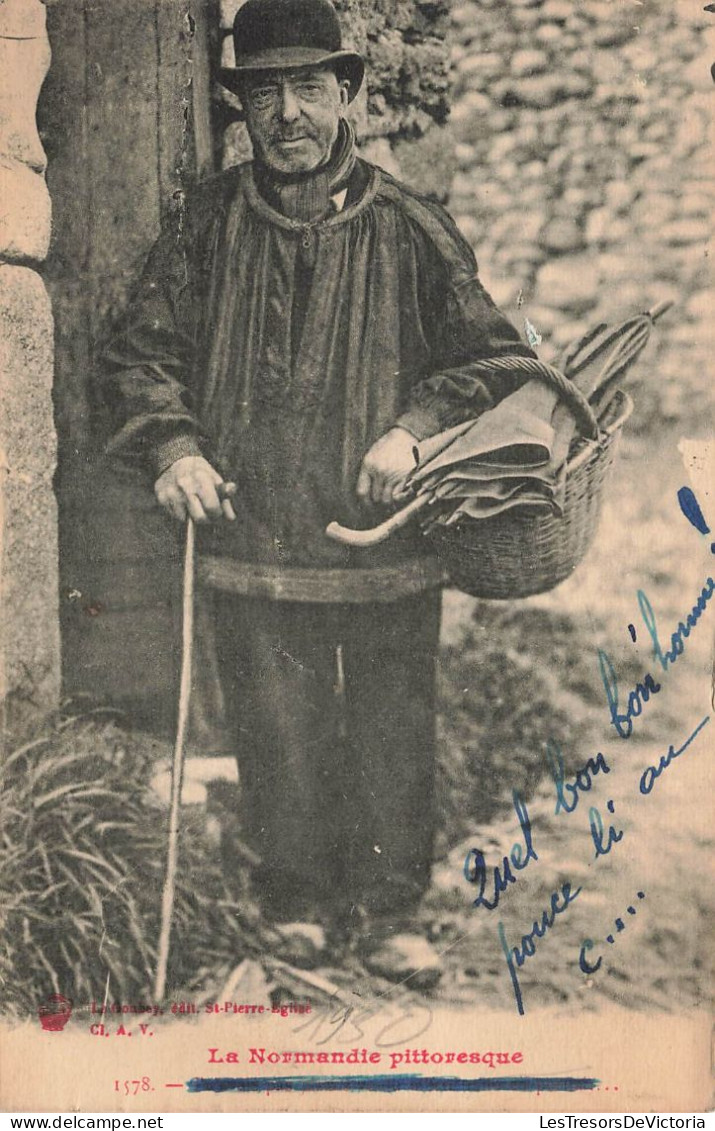 FOLKLORE - Personnage - La Normandie Pittoresque - Vieil Homme Avec Sa Canne Et Son Panier - Carte Postale Ancienne - Music