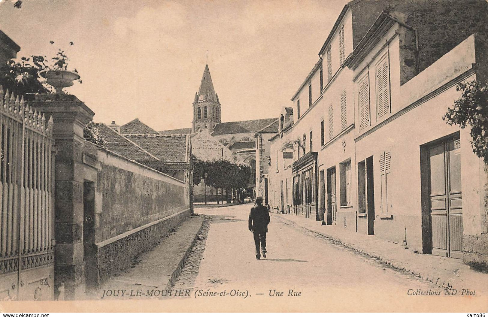 Jouy Le Moutier * Une Rue Du Village - Jouy Le Moutier