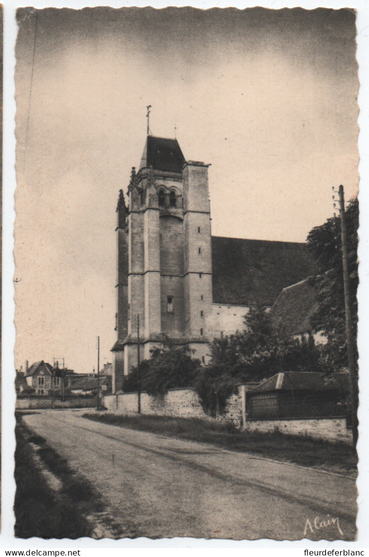 MASSAY (18) - CPA - L'église - Monument Historique Du XVème Siècle - Massay