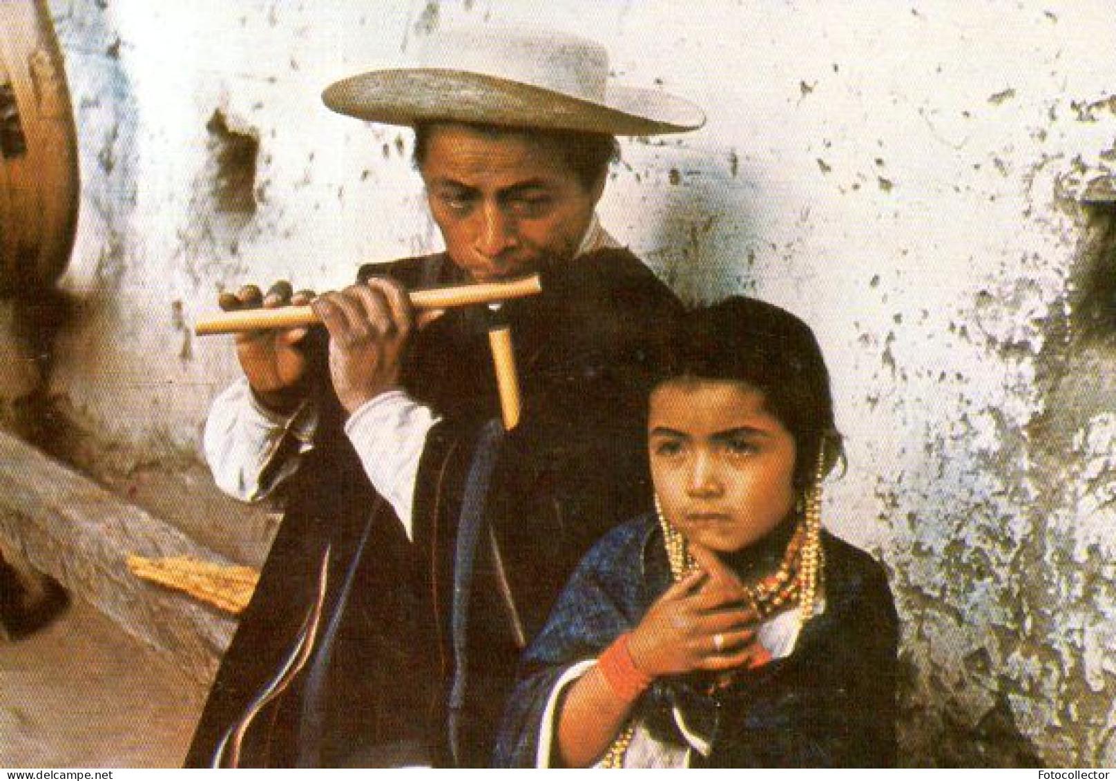 Equateur : Indien Otavalo (Quechua) Jouant De La Flute - Ecuador